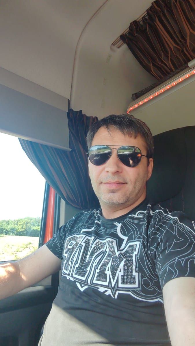 Helois - Rencontre gay à Le Châtelard-près-Romont Profil de Helois, 40 ans, Rencontre gay à Le Châtelard-près-Romont (Fribourg)