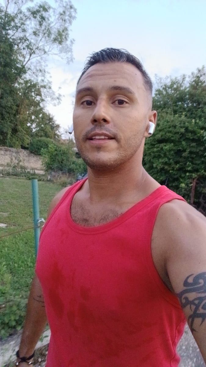 Oussam - Rencontre gay à Sugiez Profil de Oussam, 41 ans, Rencontre gay à Sugiez (Fribourg)
