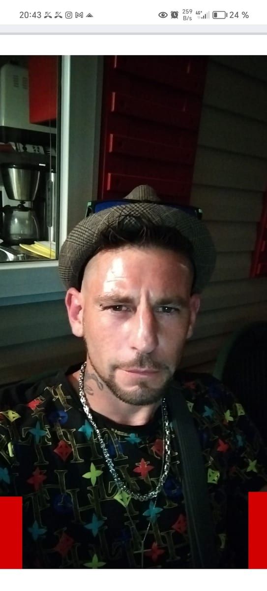Zacharie - Rencontre gay à Gampelen Profil de Zacharie, 44 ans, Rencontre gay à Gampelen (Fribourg)