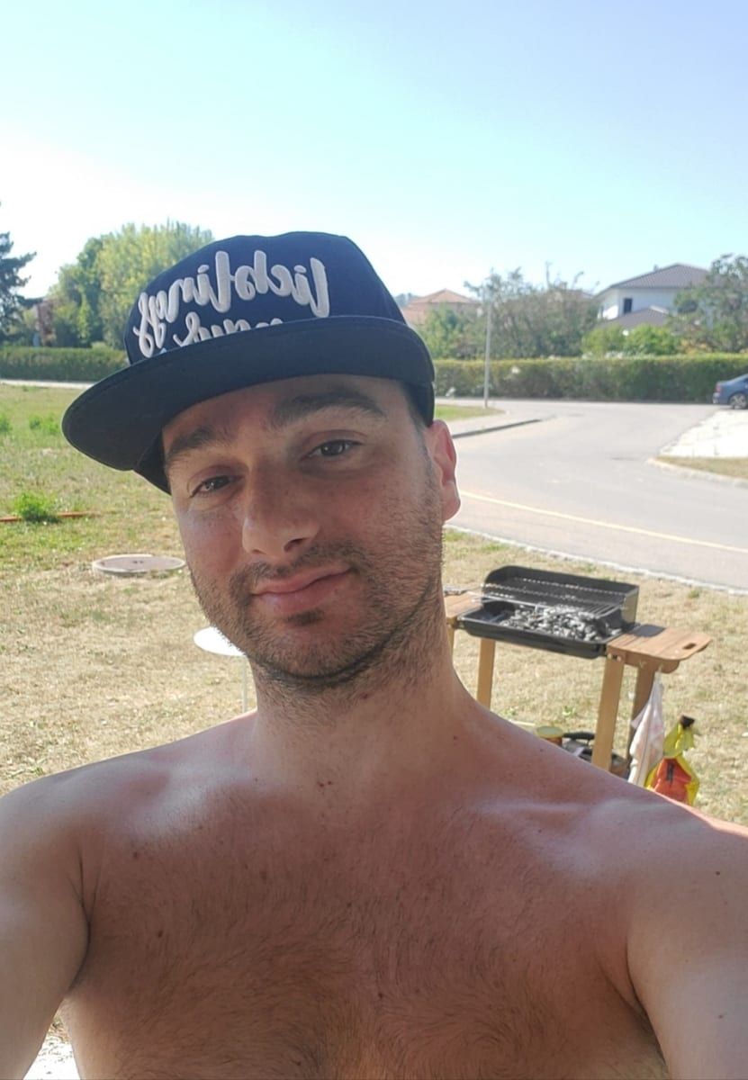 Marik - Rencontre gay à Crésuz Profil de Marik, 32 ans, Rencontre gay à Crésuz (Fribourg)