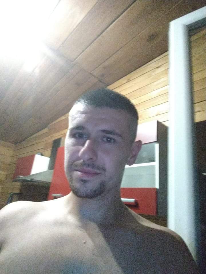 Haroune - Rencontre gay à Grattavache Profil de Haroune, 43 ans, Rencontre gay à Grattavache (Fribourg)