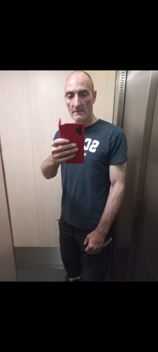 Profil de Leonidas, 41 ans, Rencontre gay à Grenilles (Fribourg)