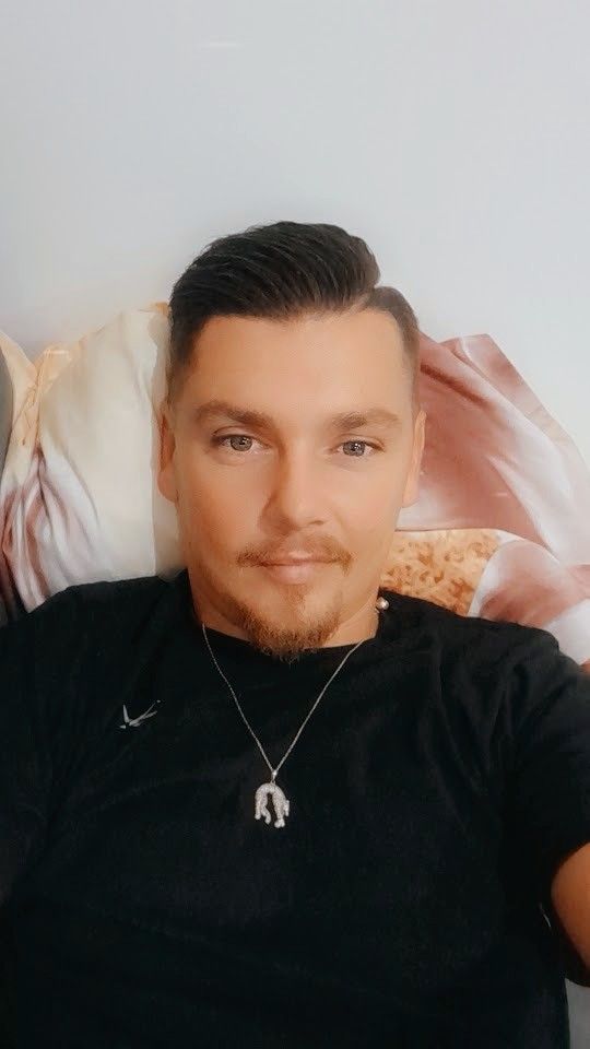 Richard - Rencontre gay à Le Châtelard-près-Romont Profil de Richard, 45 ans, Rencontre gay à Le Châtelard-près-Romont (Fribourg)